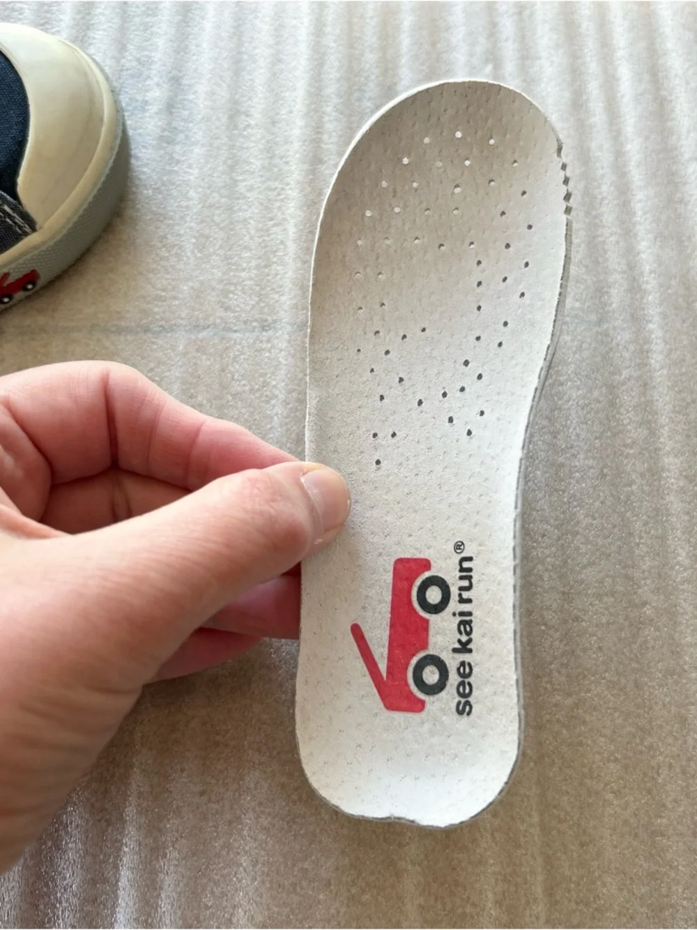 See Kai Run Stevie ll Chambray Classic Sneaker Lightweight Sporty Size 9 Unisex - Picture 7 of 11